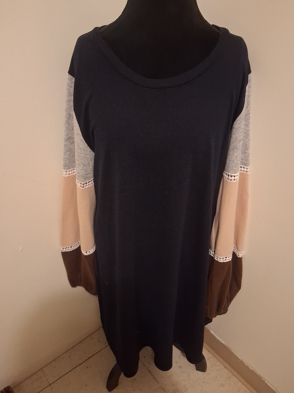 Women's Navy Colorblock Long Sleeve Tunic with Contrast Sleeves